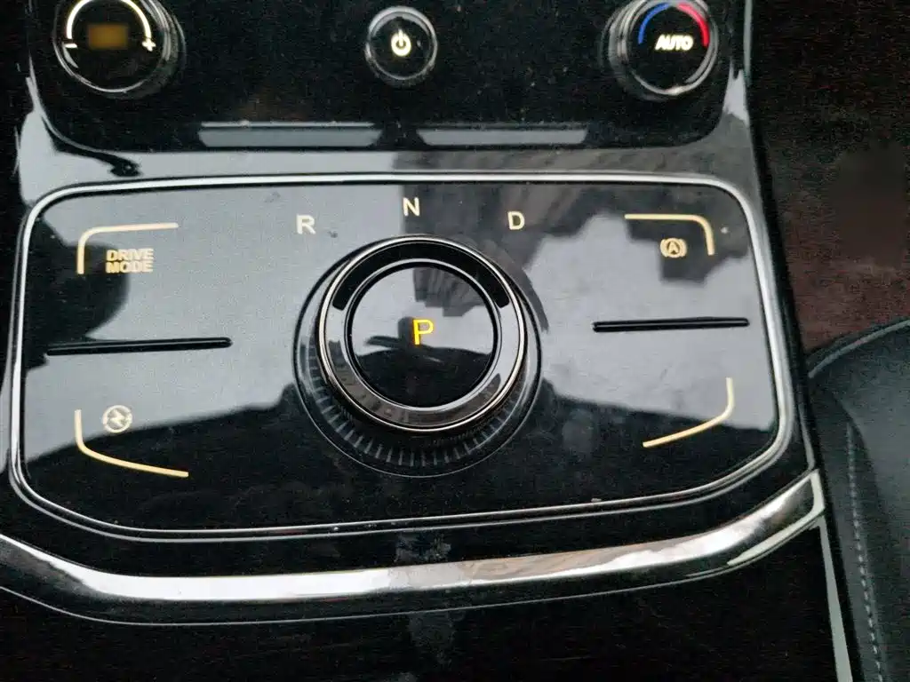 NEZHA AUTOMOBILE NEZHA U