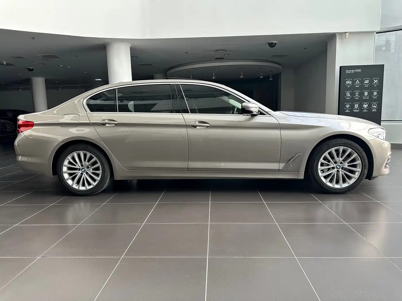 BMW 5 Series 2019 530Li xDrive Luxury Package фото 14