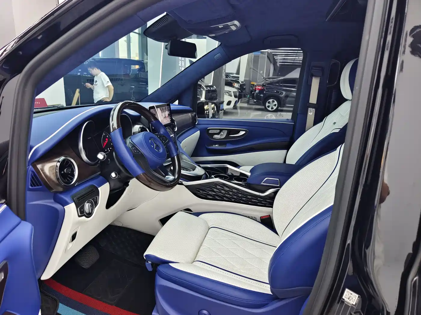 Mercedes-Benz V-Class 2022 V 260 Pilot Edition фото 9