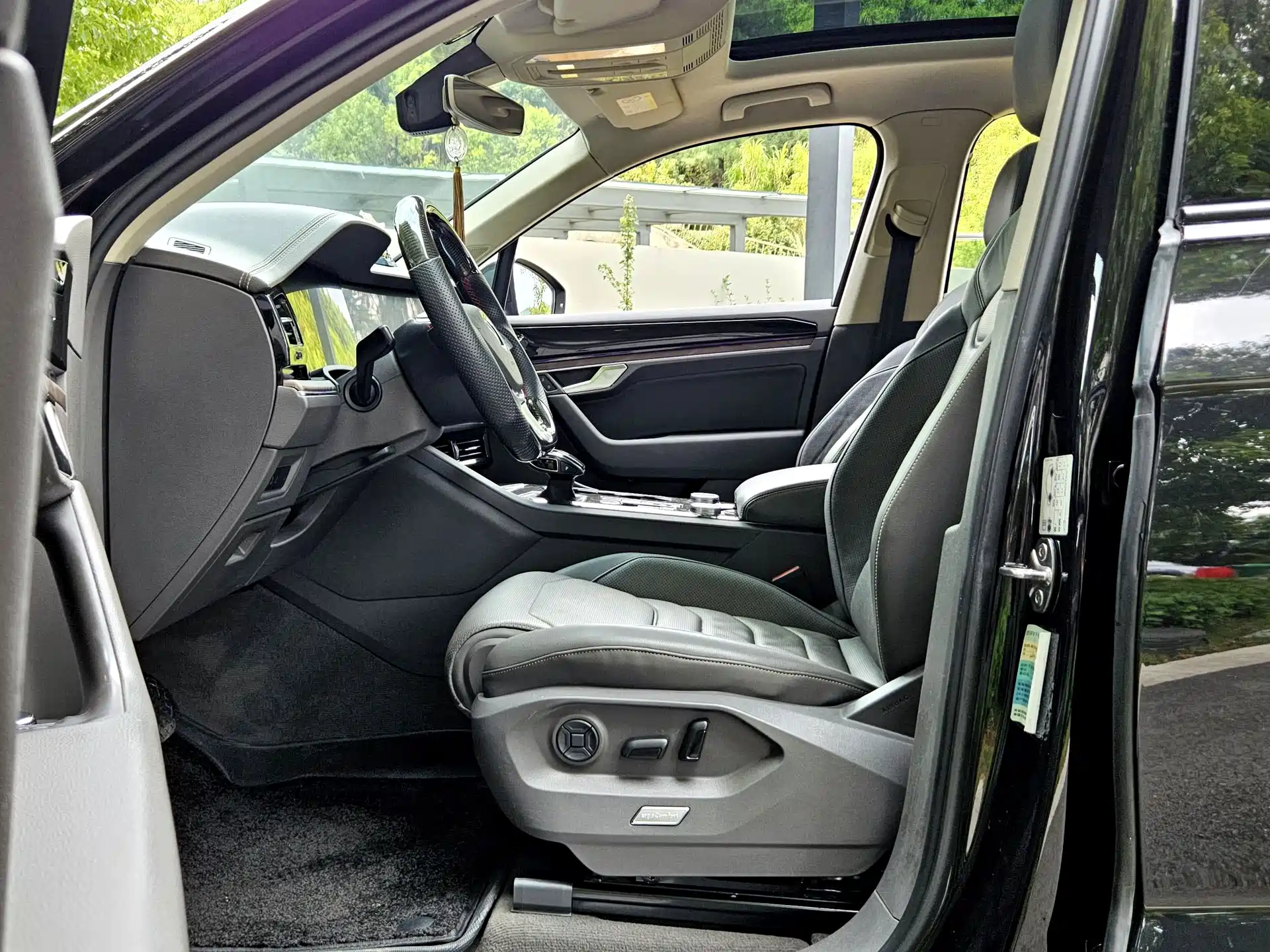 Фото 4 - Volkswagen Touareg