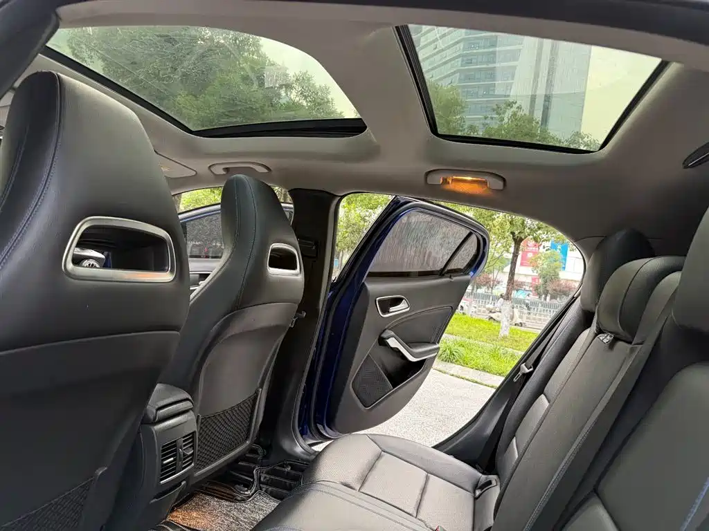 Mercedes-Benz GLA 2018 GLA 200 Fashion фото 20
