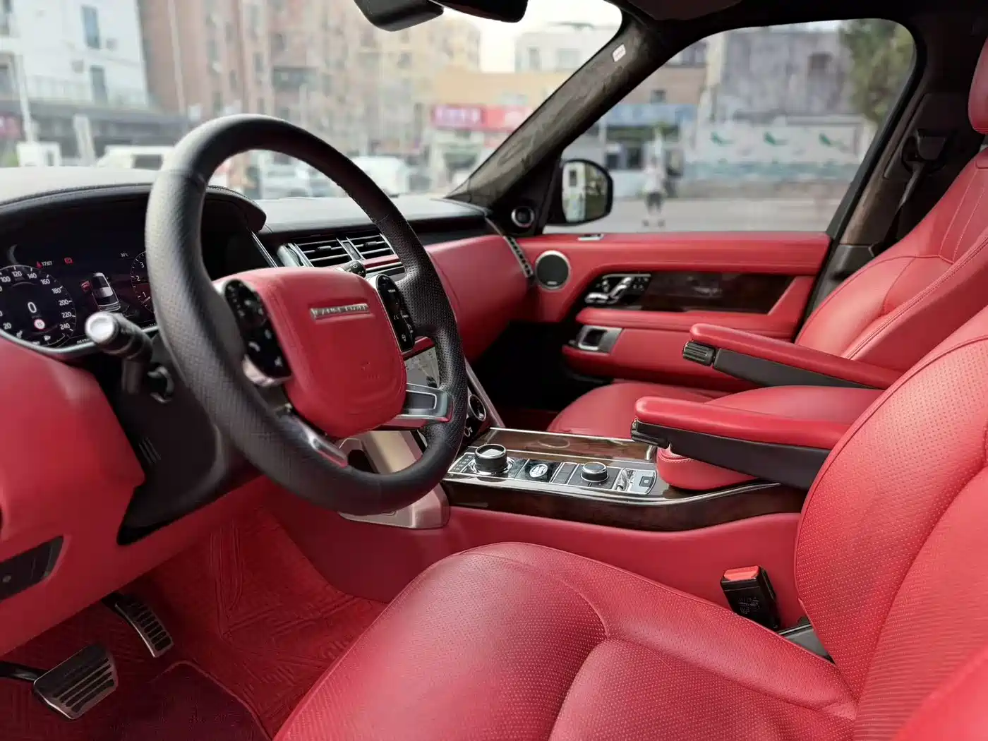 Land Rover Range Rover 2020 3.0 L6 Heritage Edition фото 5
