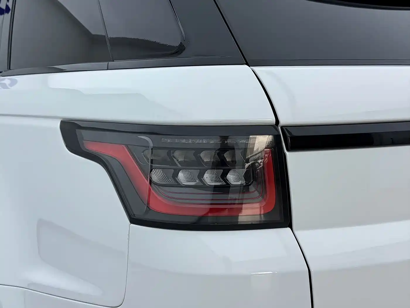 Land Rover Range Rover Sport 2020 3.0 L6 SE фото 18