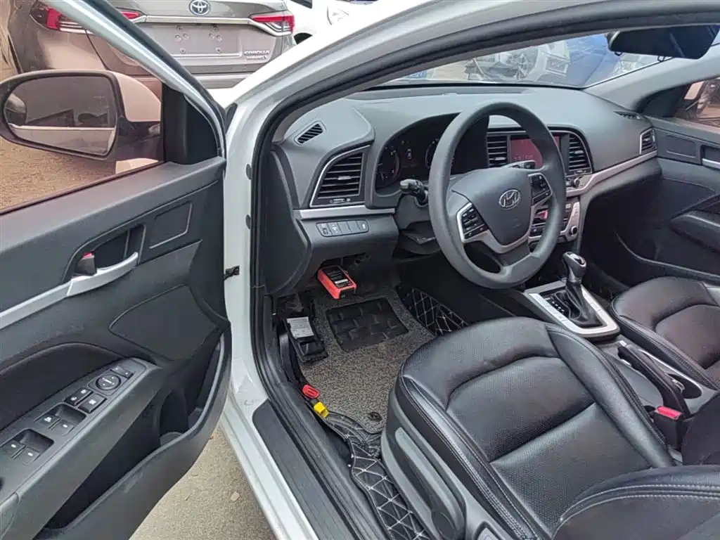 Hyundai Elantra 2016 Model 1.6L Automatic Smart Elite фото 16