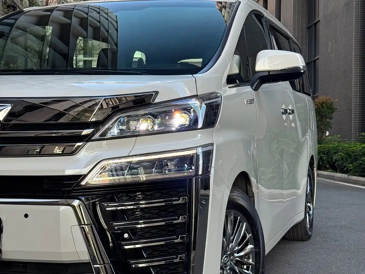 Toyota Vellfire 2020 Twin Engine 2.5L HV Premium Edition фото 5