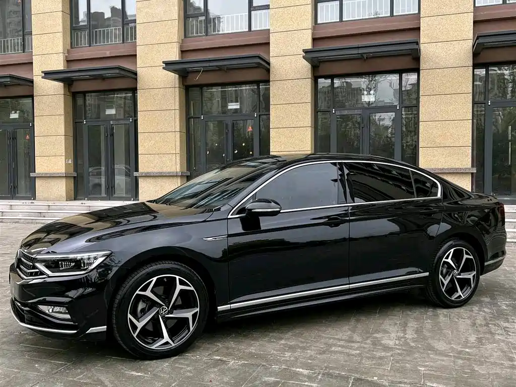 Volkswagen Magotan 2023 Model 2 Million Commemorative Edition 330TSI DSG Luxury фото 3