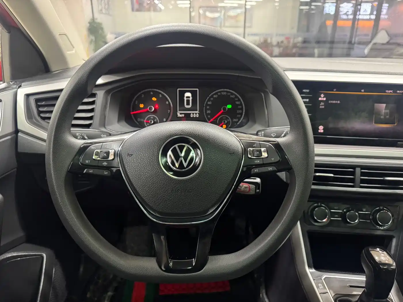 Volkswagen Polo 2021 Plus 1.5L Automatic Panorama Enjoyment Edition фото 15