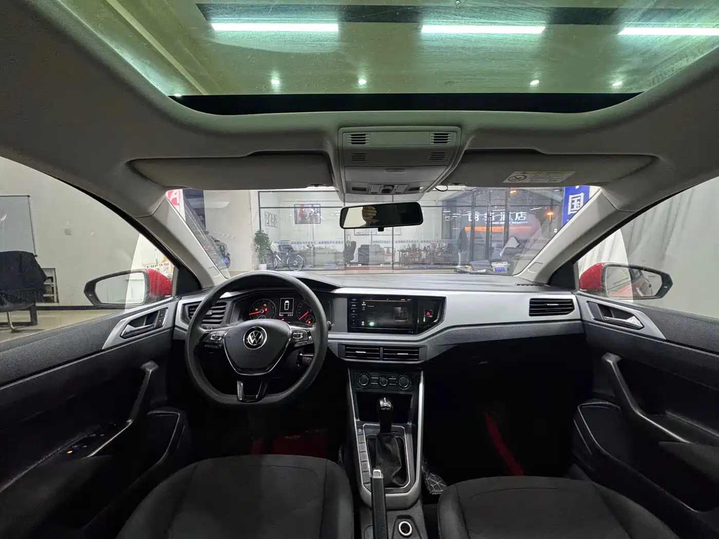 Volkswagen Polo 2021 Plus 1.5L Automatic Panorama Enjoyment Edition фото 17