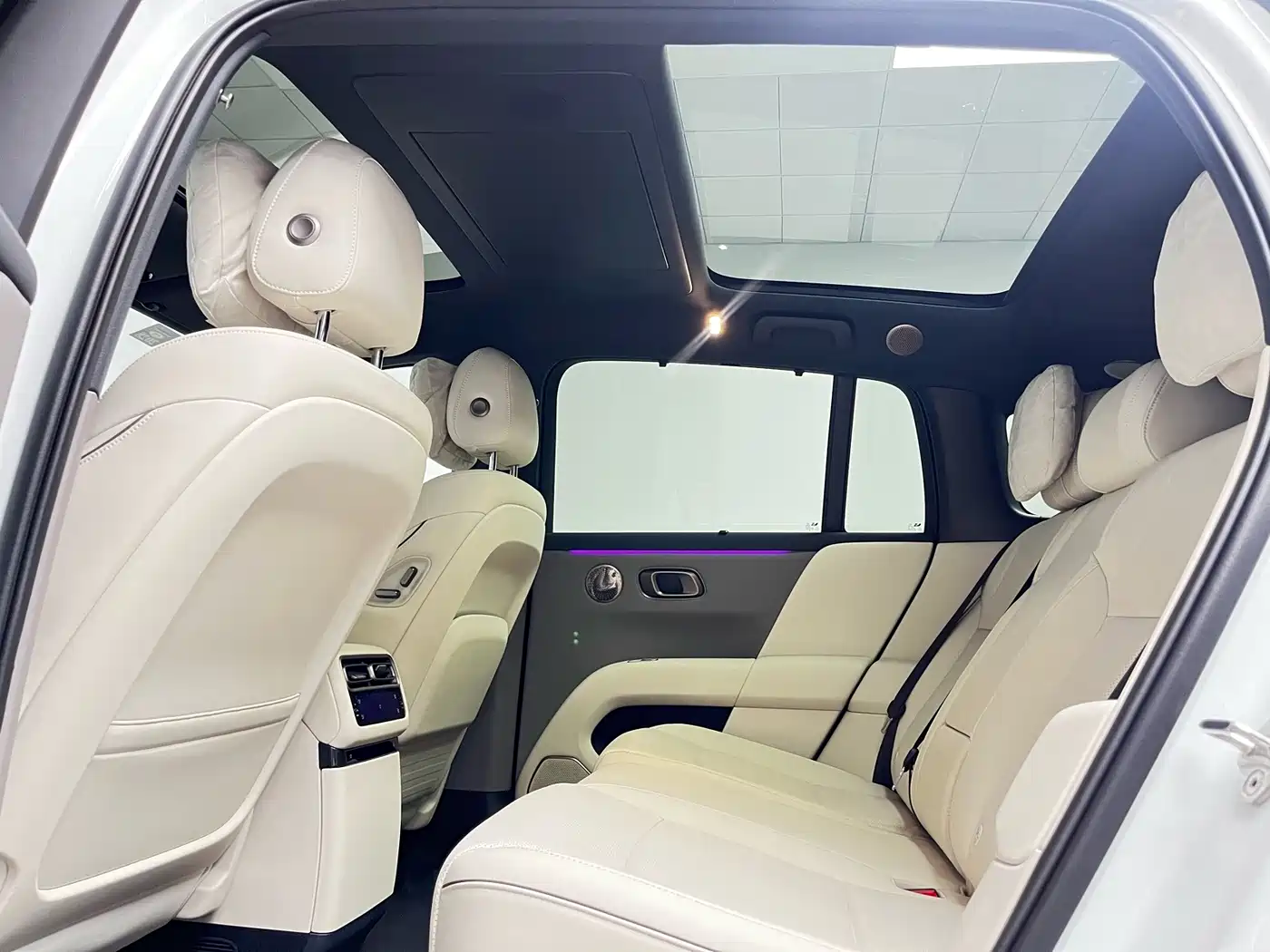 Photo 7 - Li Auto i6