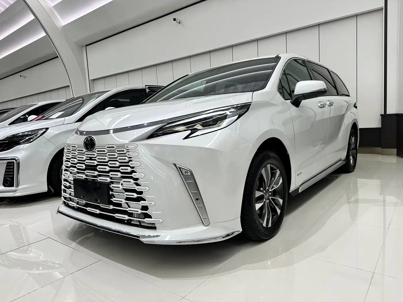 Toyota Granvia 2026 2024 2.5L Hybrid Luxury