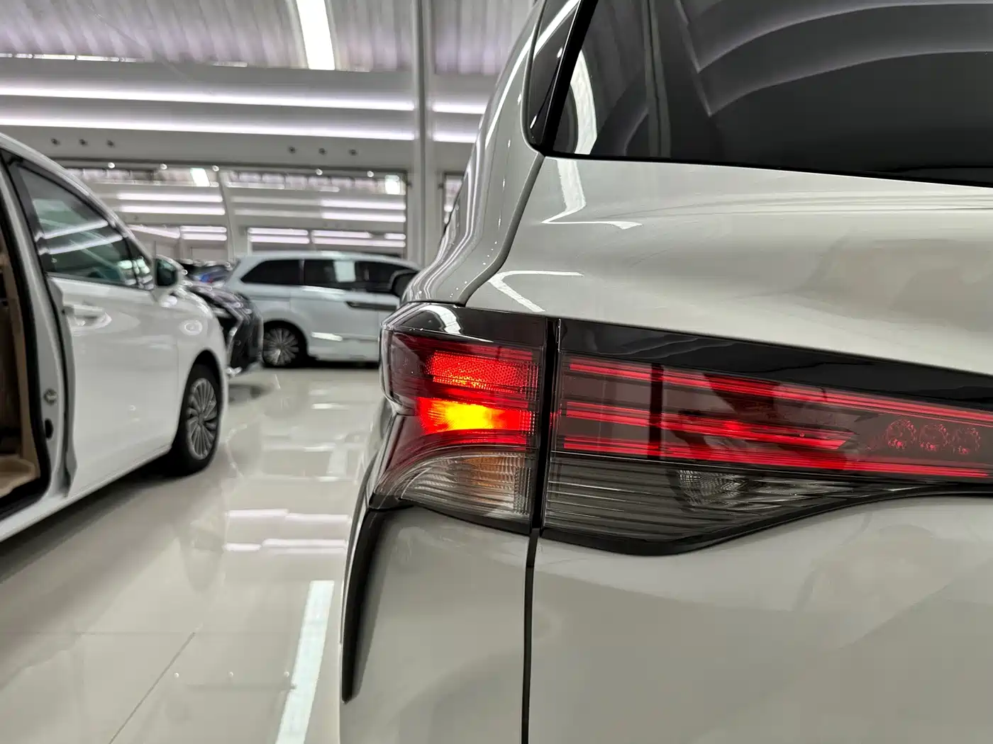 Toyota Granvia 2026 2024 2.5L Hybrid Luxury