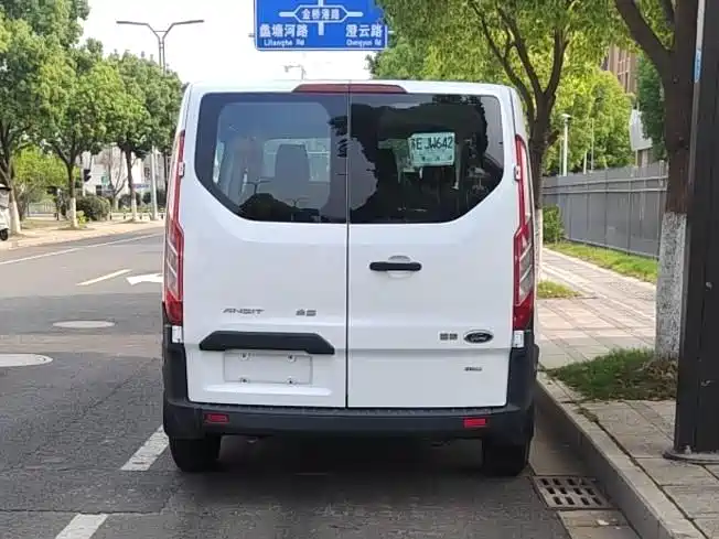 Ford Transit 2017 2.0T Diesel Multi-purpose Commercial Vehicle Short Wheelbase Low Roof China V фото 11