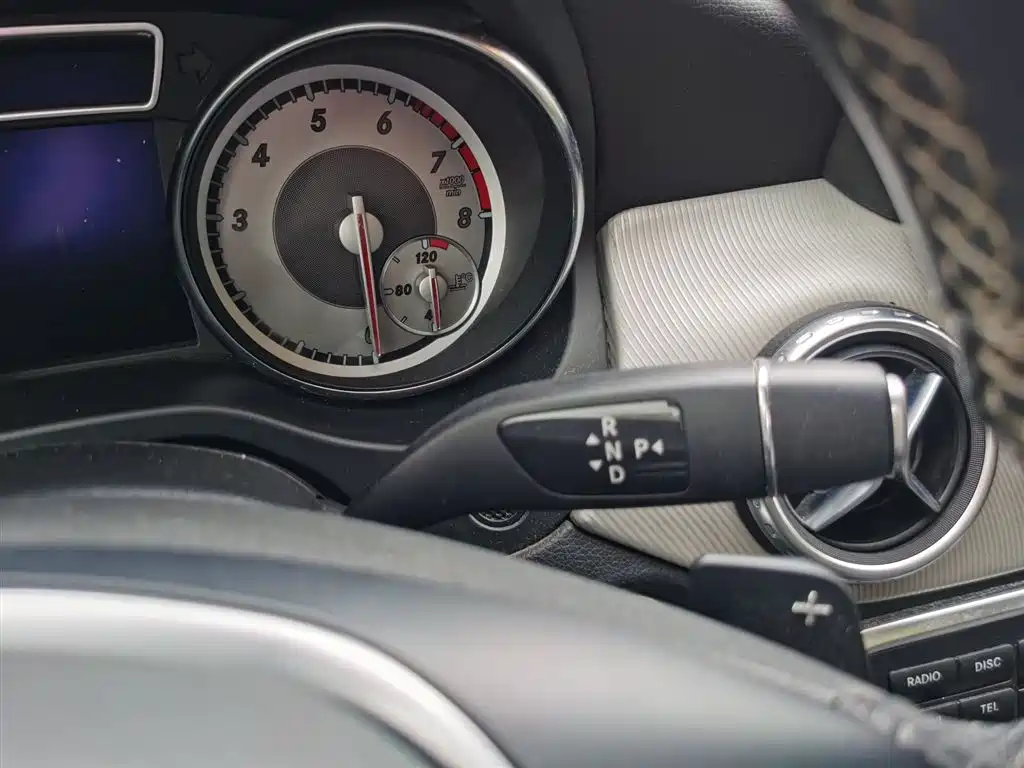 Mercedes-Benz GLA 2015 GLA 220 4MATIC Luxury фото 12