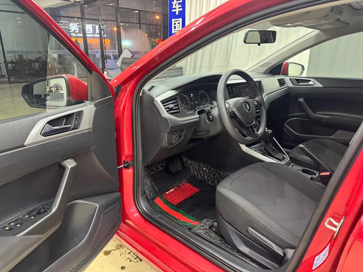 Volkswagen Polo 2021 Plus 1.5L Automatic Panorama Enjoyment Edition фото 7
