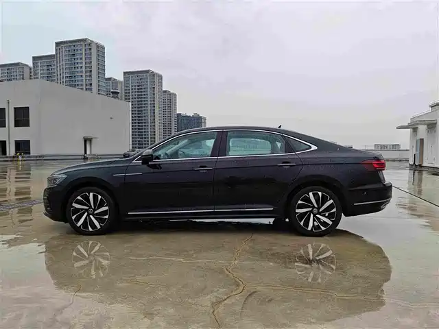 Volkswagen Passat 2024 380TSI Dragon Glory Edition — фото 2