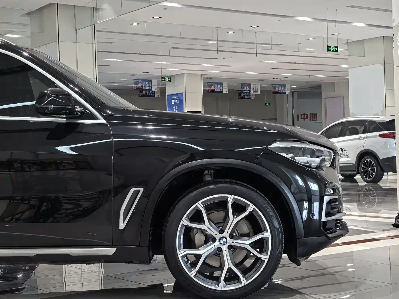 BMW X5 (Import) 2019 xDrive40i Exclusive M Sport Package фото 3
