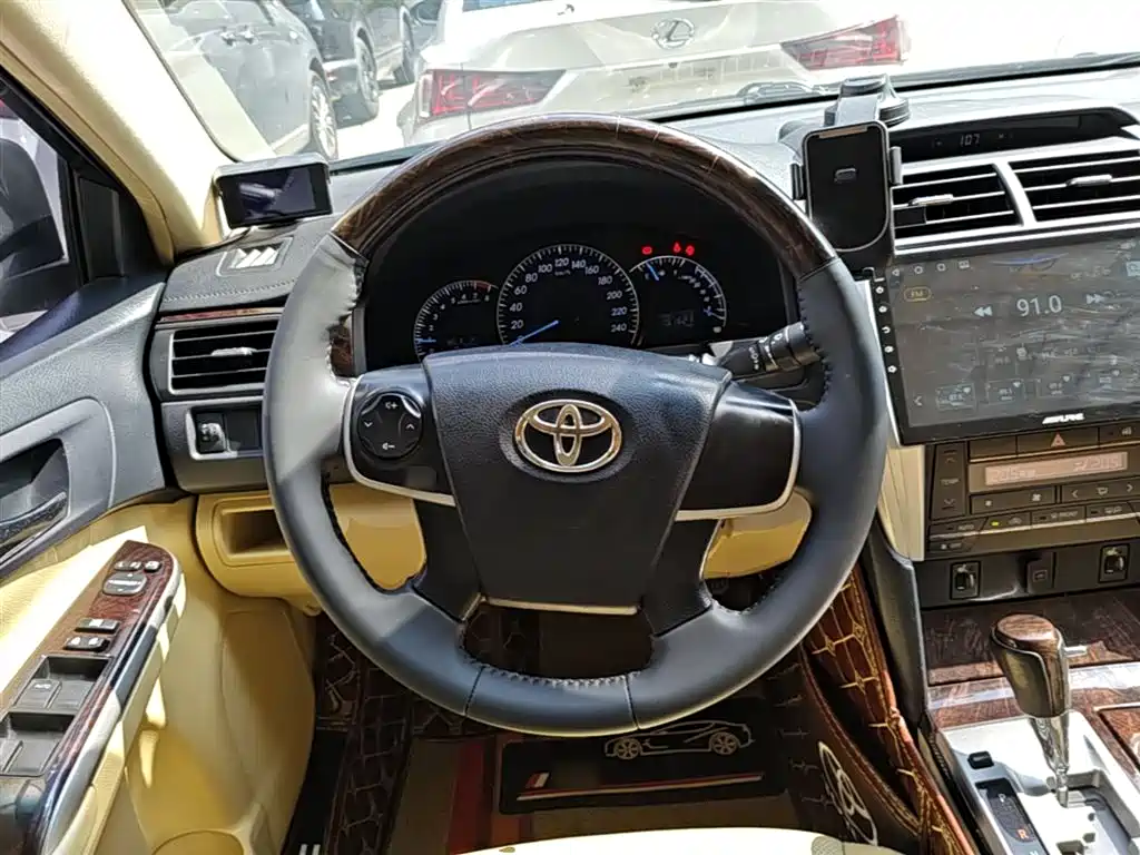 Toyota Camry 2015 2.0G Leading Edition фото 11