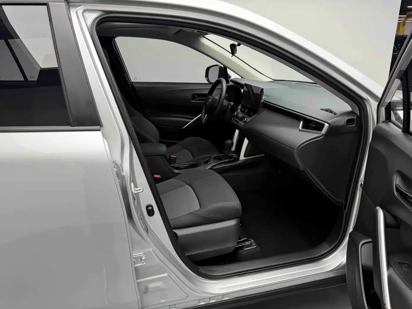 Toyota Frontlander 2024 2.0L Smart Hybrid Dual Engine Leading Edition фото 17