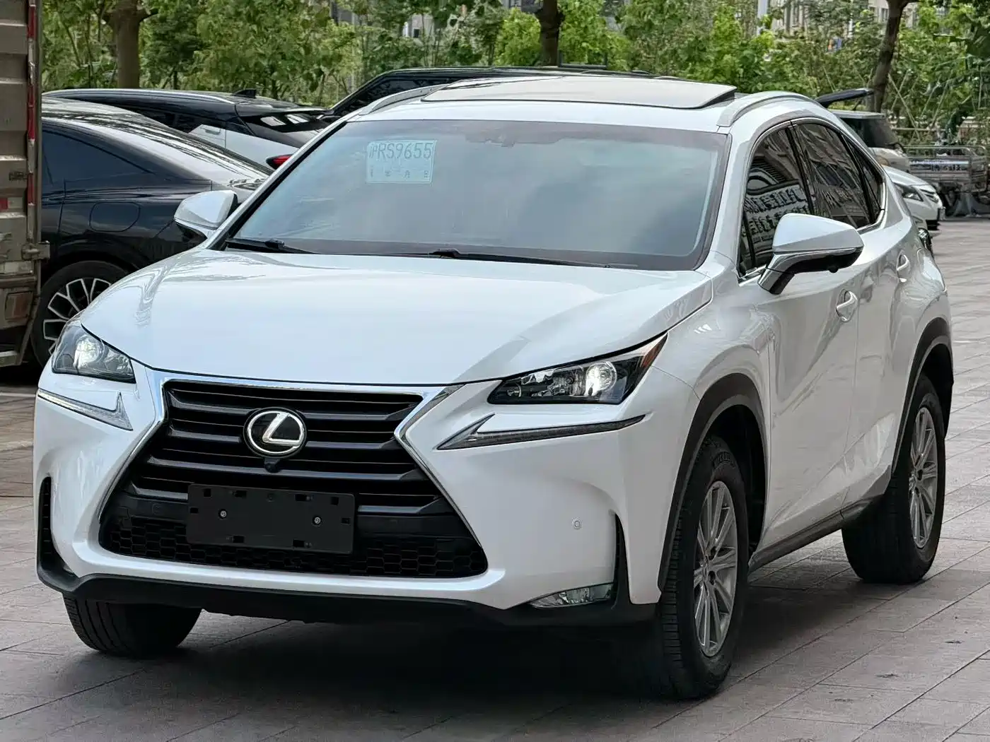 Lexus NX 2016 200 AWD F Sport фото 2