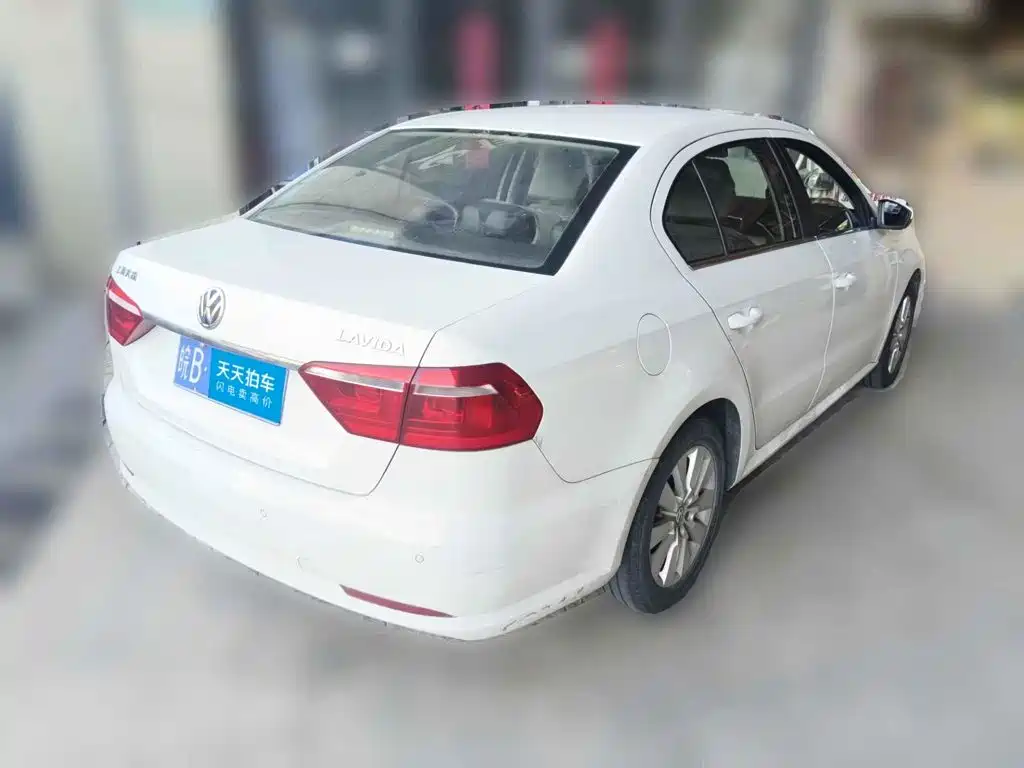 Фото 2 - Volkswagen Lavida