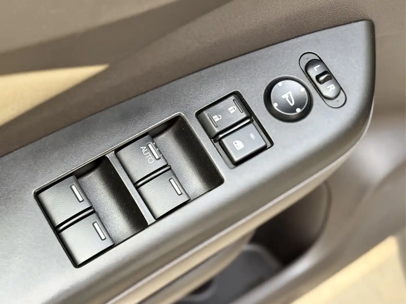 Honda CR-V 2012 2.0L 2WD Urban Edition фото 12