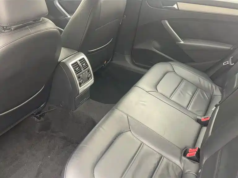 Volkswagen Passat 2014 1.8TSI Automatic Honor Edition фото 3