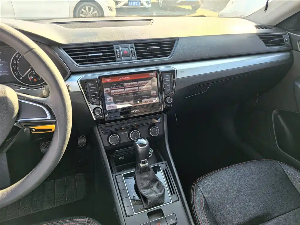 Škoda Superb 2016 TSI280 DSG Advance Edition фото 12