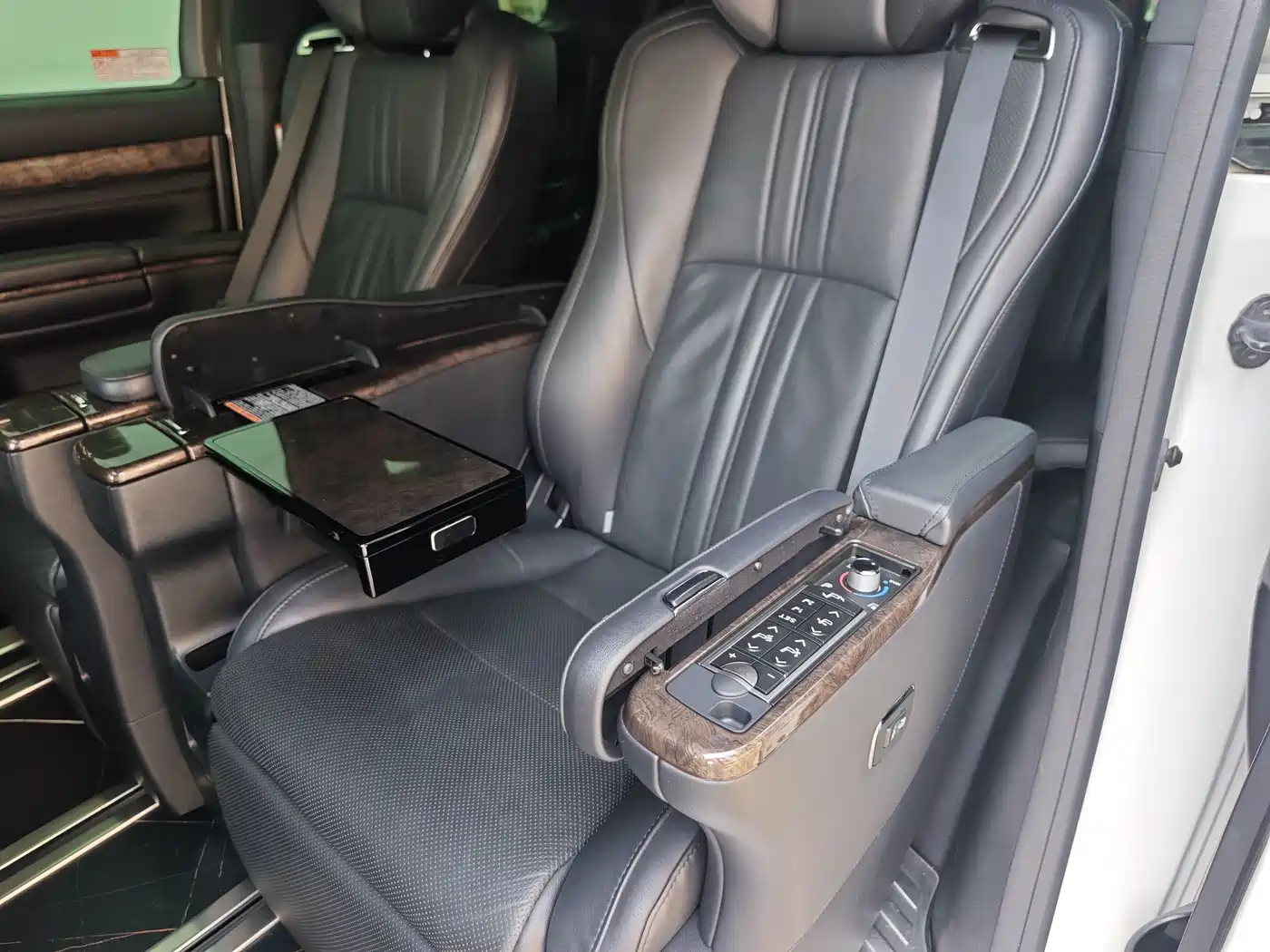 Toyota Alphard 2020 Hybrid 2.5L Premium Edition фото 23
