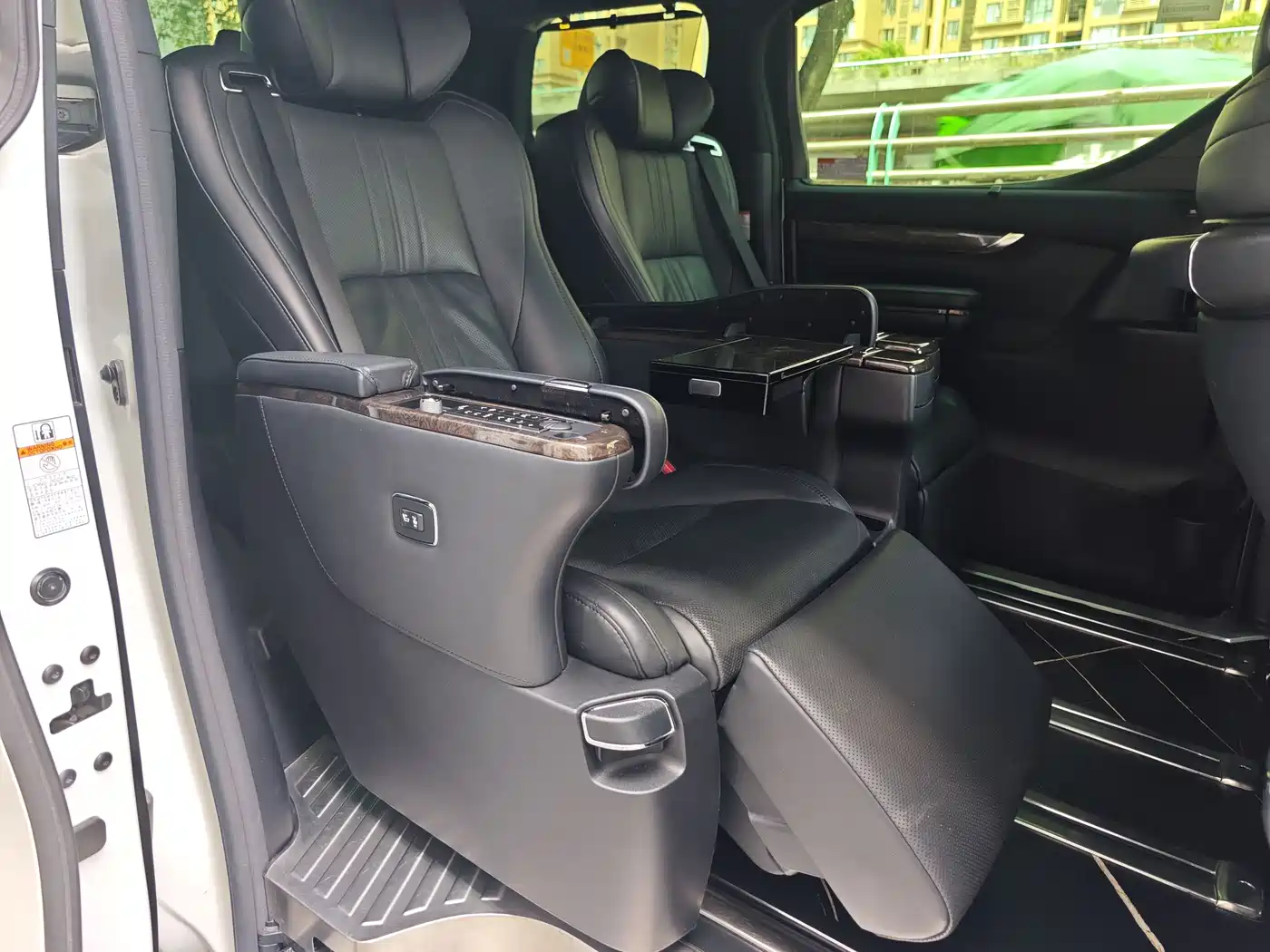 Toyota Alphard 2020 Hybrid 2.5L Premium Edition фото 32