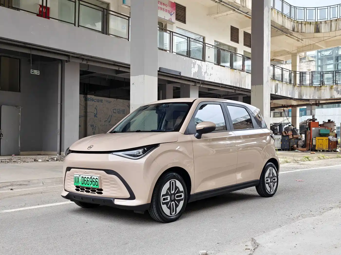 QQ New Energy Duomi 2025 305km Comfort Edition