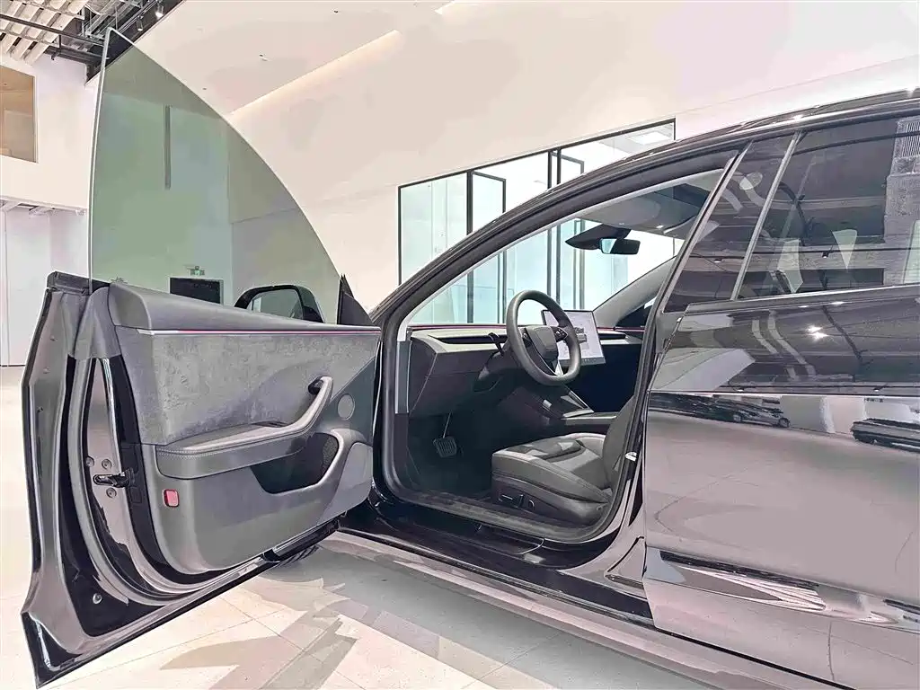 Tesla Model 3 2026 2025 Model Year Facelift Long Range All-Wheel Drive