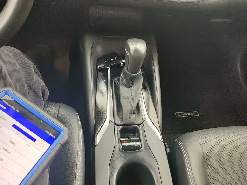 Toyota Corolla 2021 1.2T S-CVT Luxury Edition фото 14