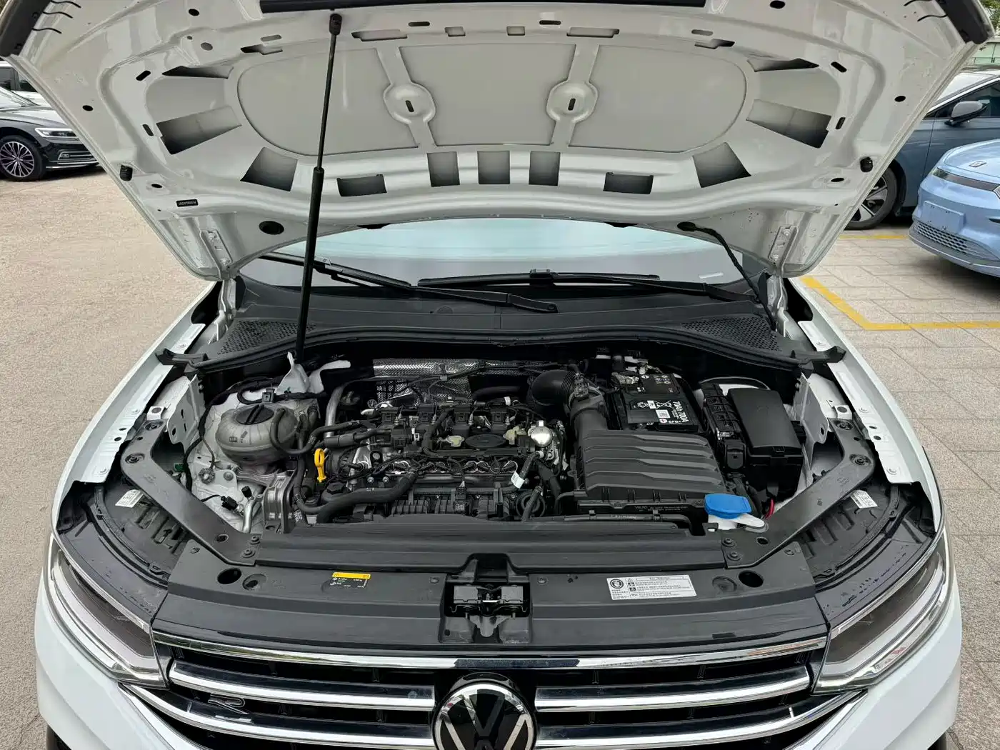 Volkswagen Tiguan L 2024 Outstanding 330TSI Auto 2WD R-Line Dragon Glory Edition фото 5