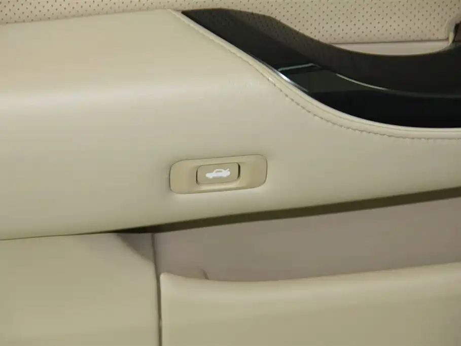Toyota Crown 2010 4.3L Royal Saloon VIP фото 19