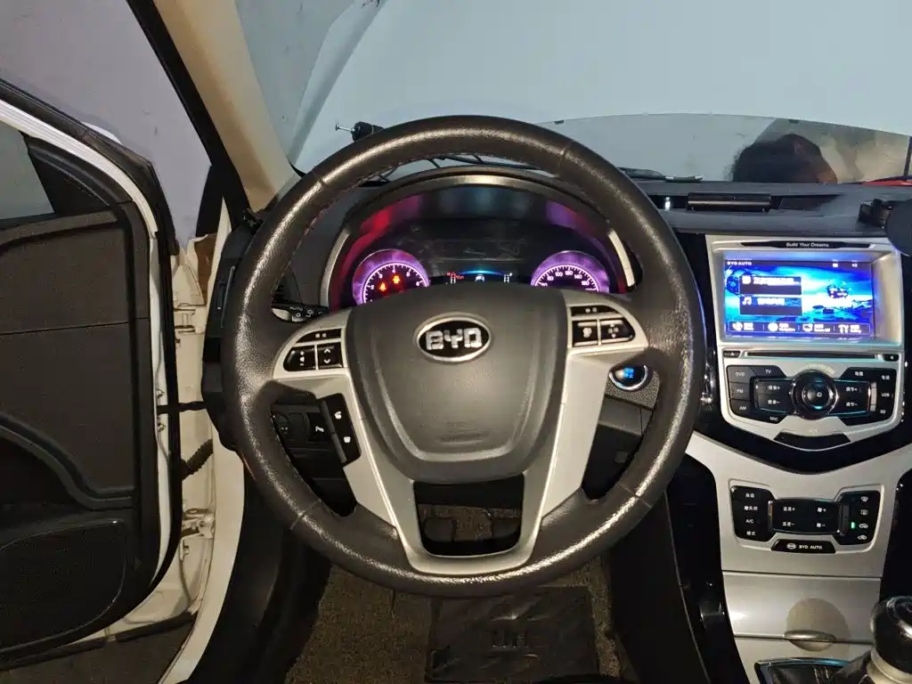 BYD Surui 2014 2014 1.5TI Manual Premium