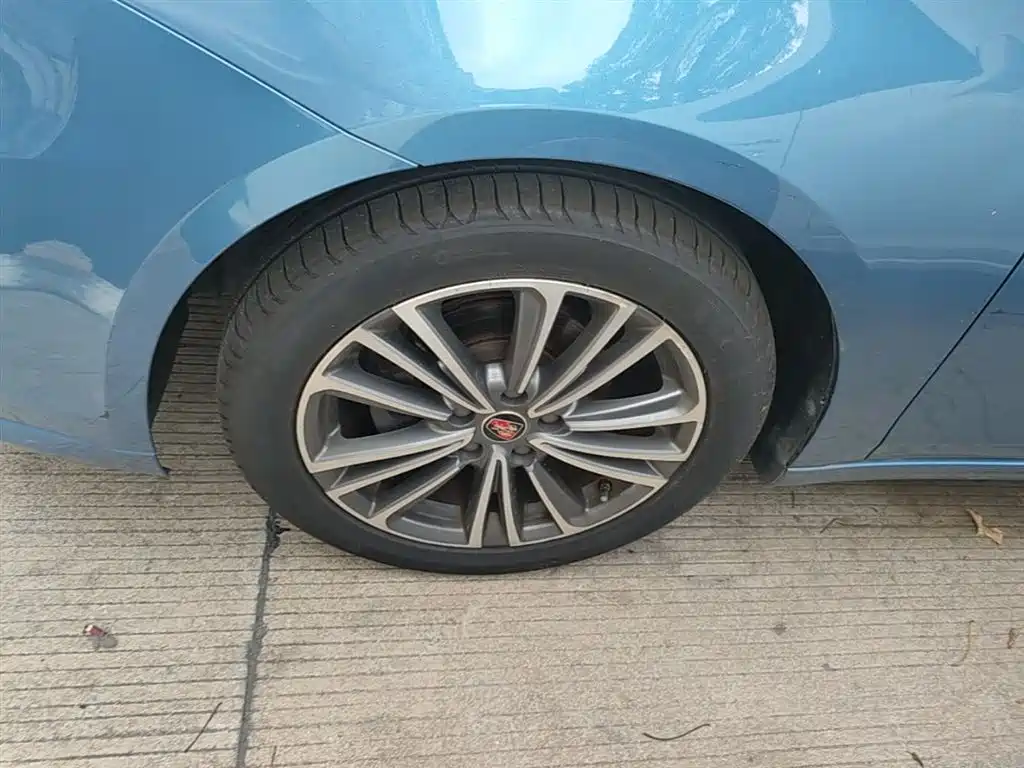 Roewe i6 2020 2020 PLUS 1.6L CVT 4G Connected Glory Flagship Edition