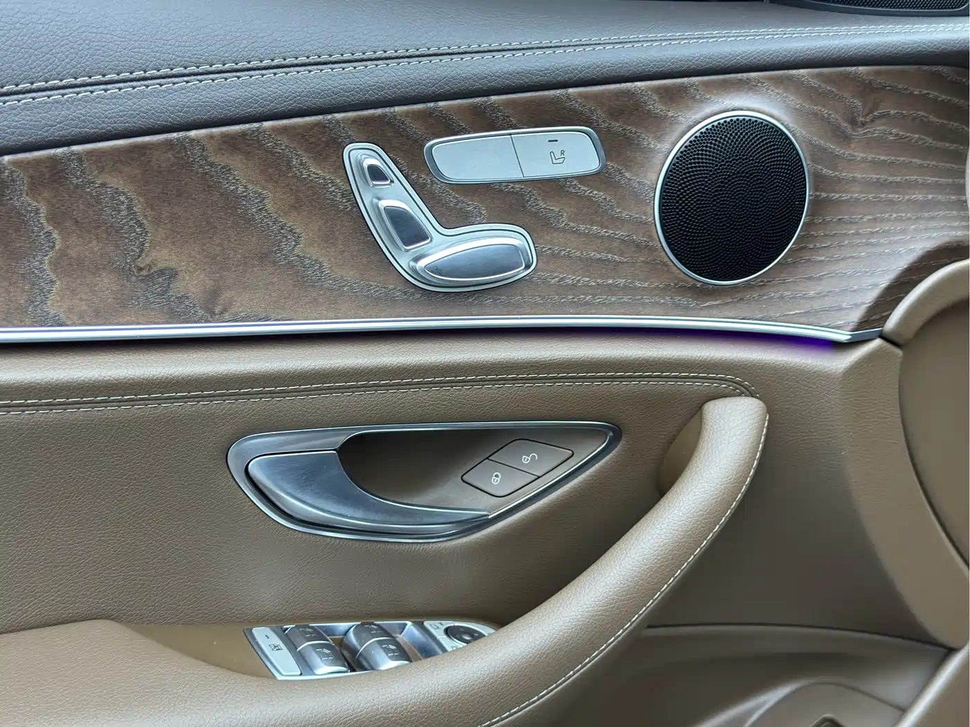 Mercedes-Benz E-Class 2022 E 260 L фото 4