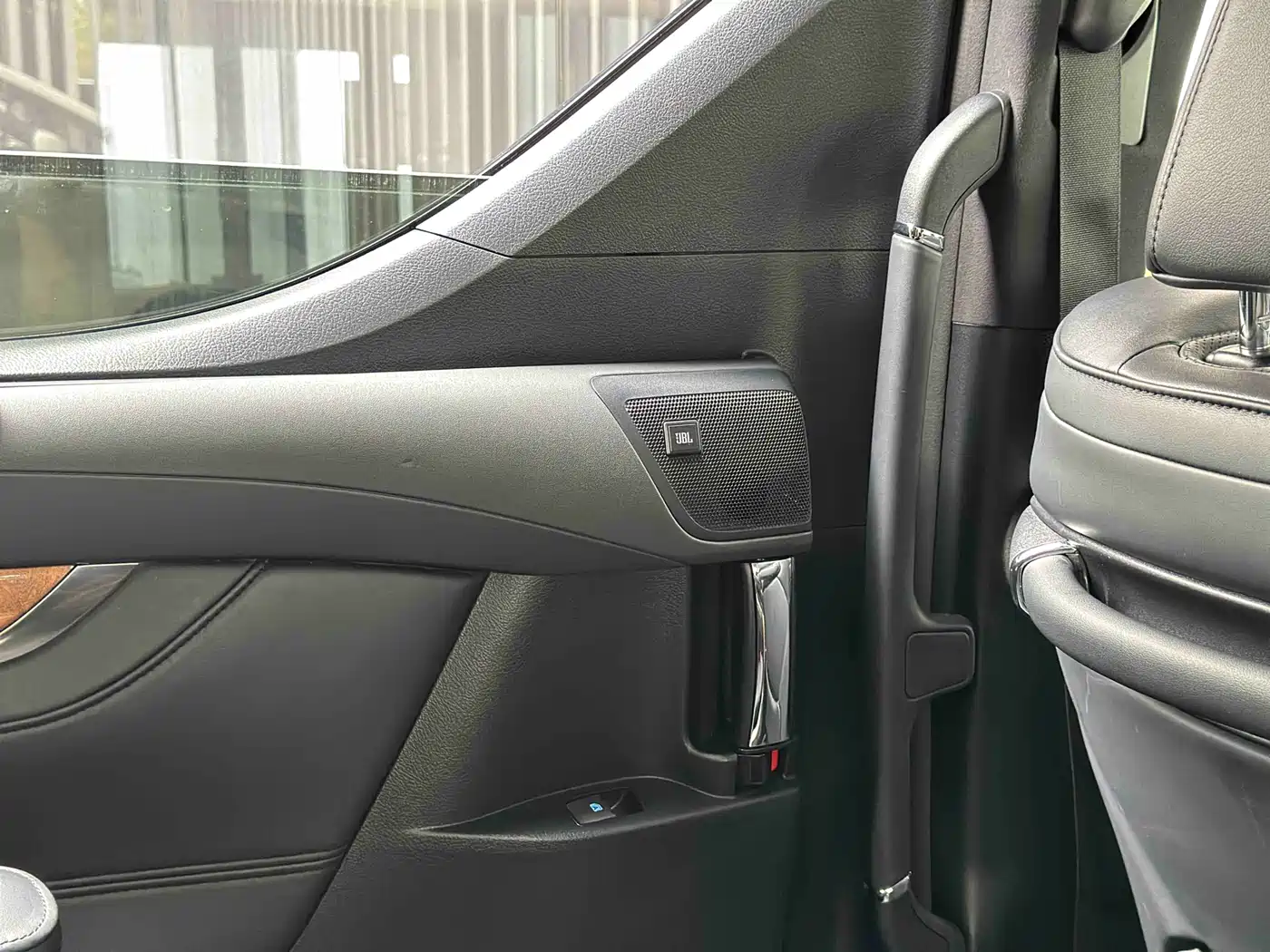 Toyota Alphard 2015 3.5L Premium Edition фото 22