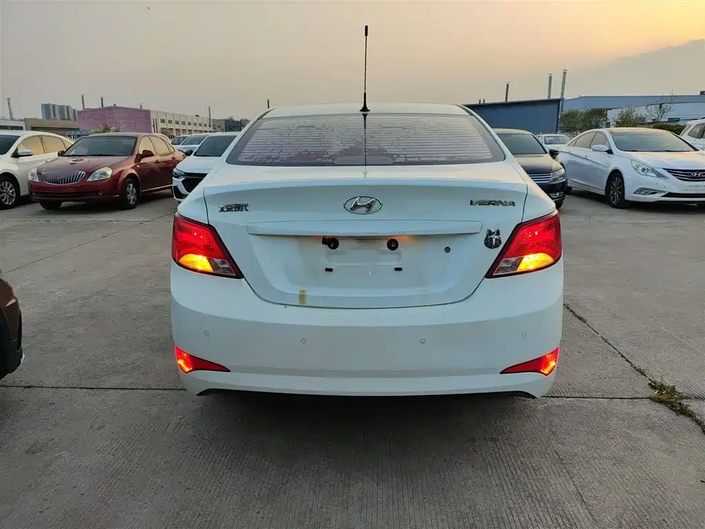 Hyundai Verna 2014 1.4L Manual Smart GLS фото 4
