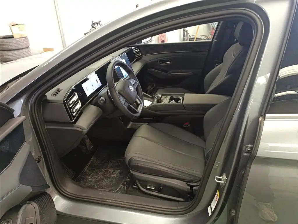 BYD Qin L 2025 DM-i Smart Drive 80KM Premium фото 15