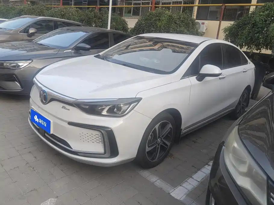 Photo 1 - BAIC Beijing EU5