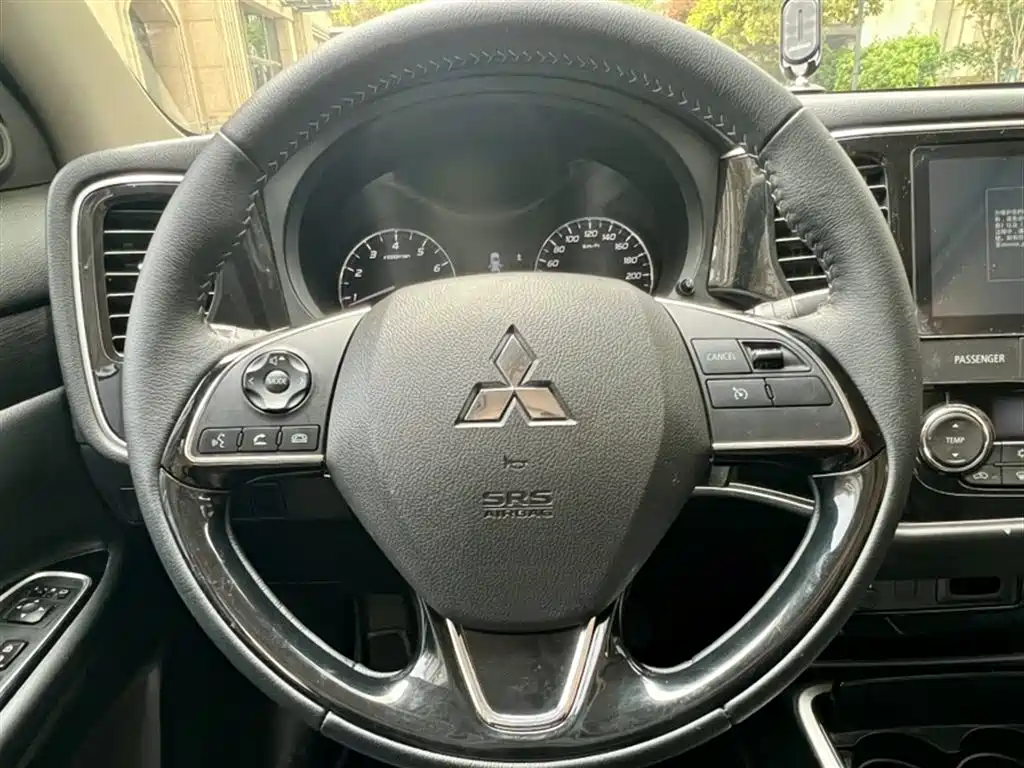 MITSUBISHI OUTLANDER