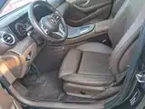 Photo 15 - Mercedes-Benz E-Class