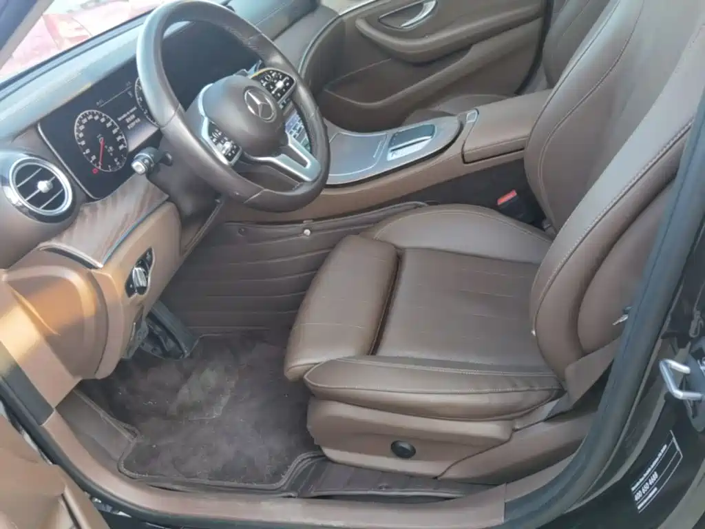 Photo 15 - Mercedes-Benz E-Class