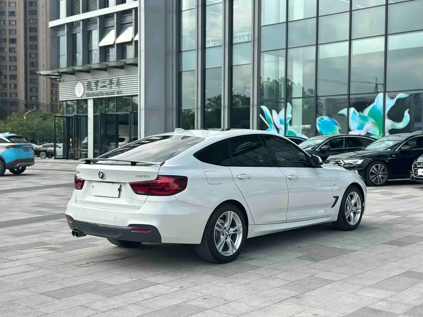 BMW 3 Series GT 2019 320i M Sport Package фото 4