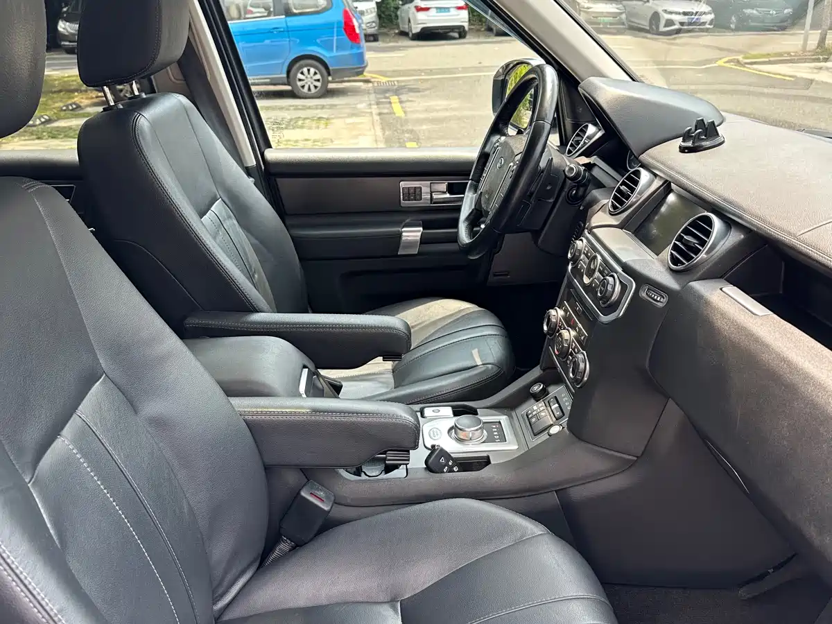 Land Rover Discovery 2015 3.0 SC V6 SE фото 15