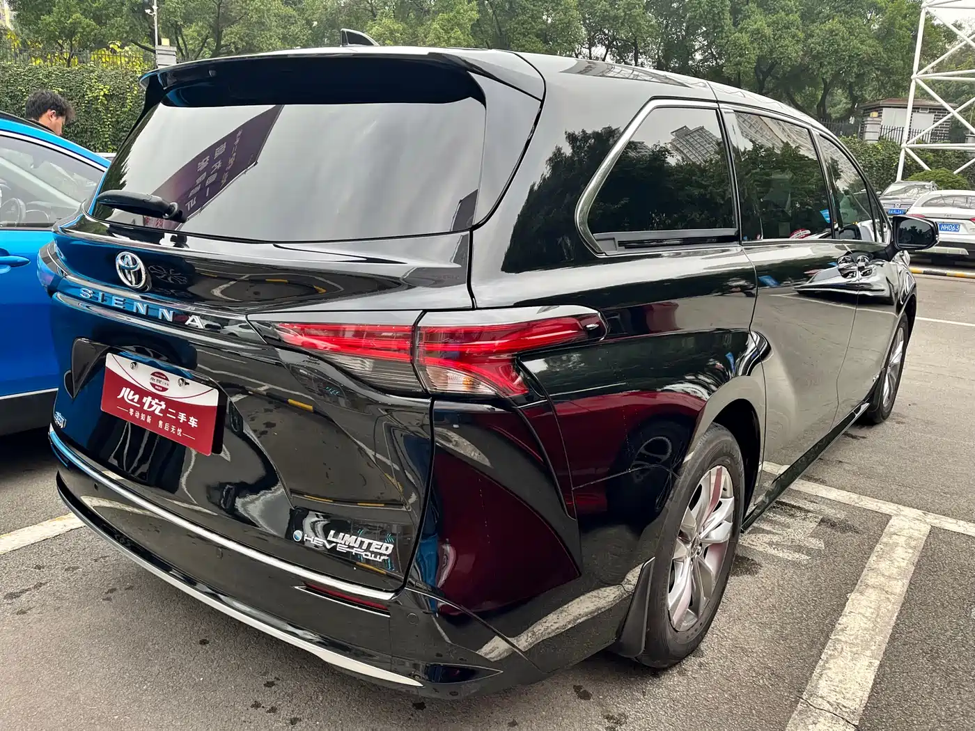 Toyota Sienna 2024 2.5L Hybrid 4WD Premium Edition фото 16