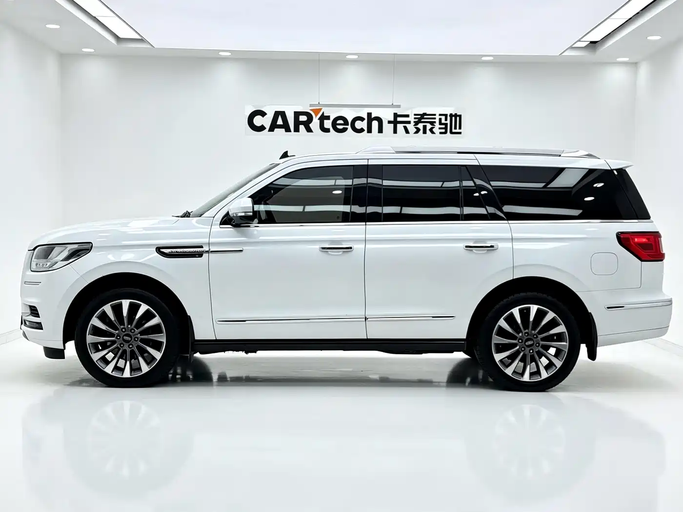 Фото 4 - Lincoln Navigator