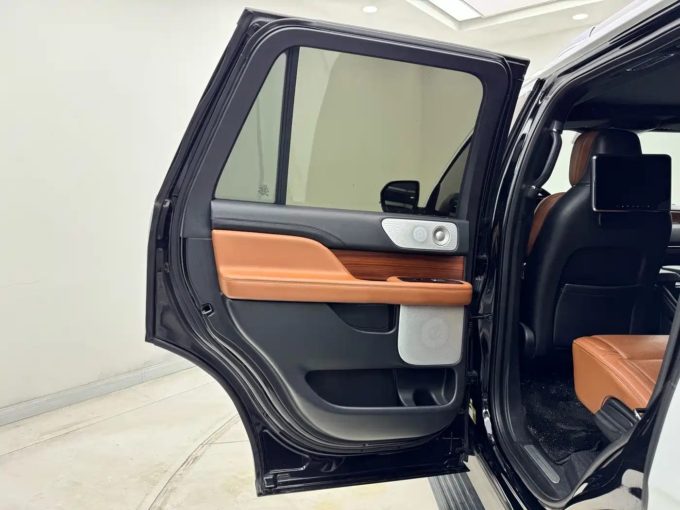 Фото 22 - Lincoln Navigator