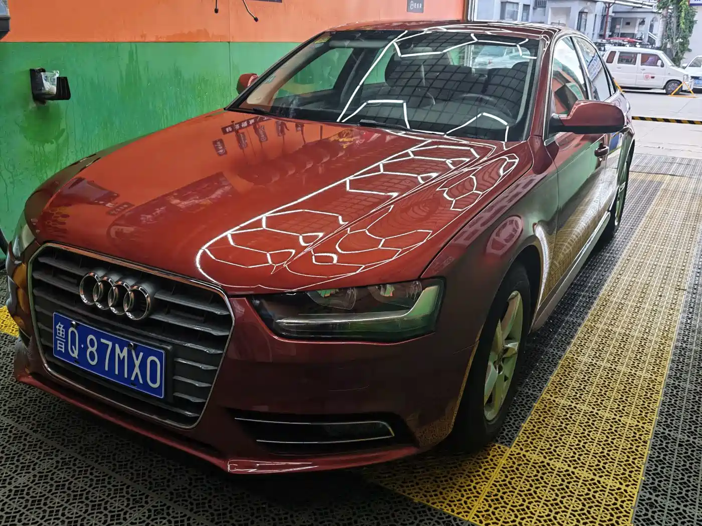 Фото 1 - Audi A4L